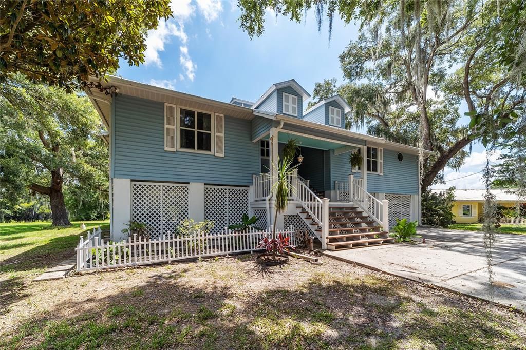 Recently Sold: $549,000 (3 beds, 2 baths, 2571 Square Feet)