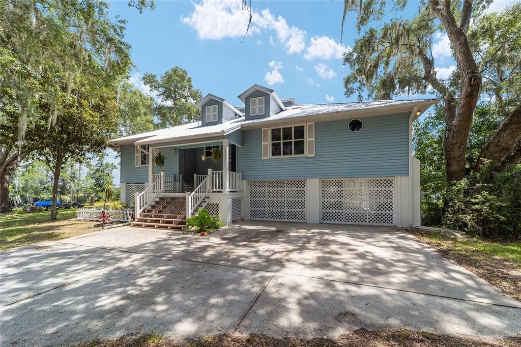 Recently Sold: $549,000 (3 beds, 2 baths, 2571 Square Feet)