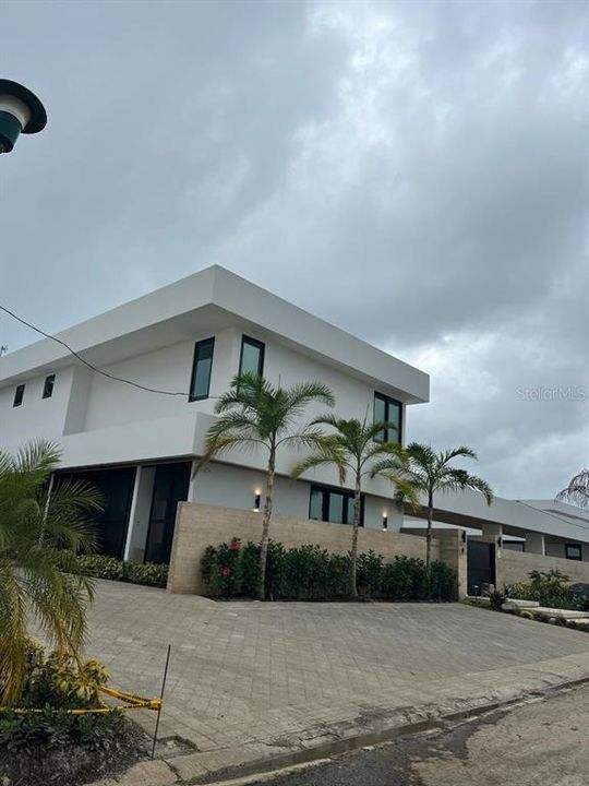 Vendido Recientemente: $8,500,000 (6 camas, 8 baños, 9376 Pies cuadrados)