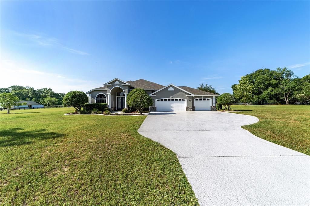 Recently Sold: $725,000 (4 beds, 4 baths, 3608 Square Feet)