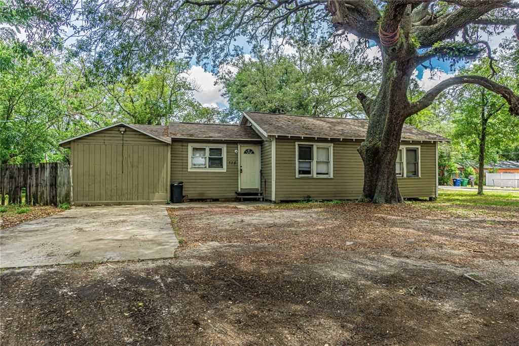 Recently Rented: $1,795 (4 beds, 2 baths, 2000 Square Feet)