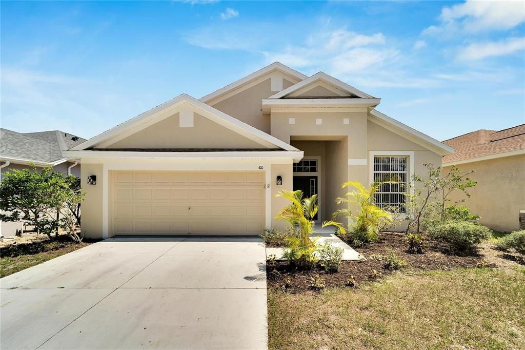 Recently Rented: $2,400 (4 beds, 2 baths, 2018 Square Feet)