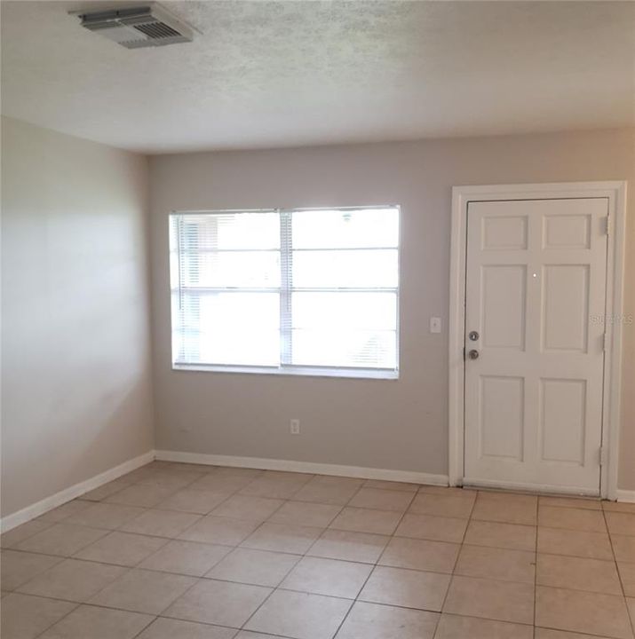 Recently Rented: $1,195 (1 beds, 1 baths, 693 Square Feet)