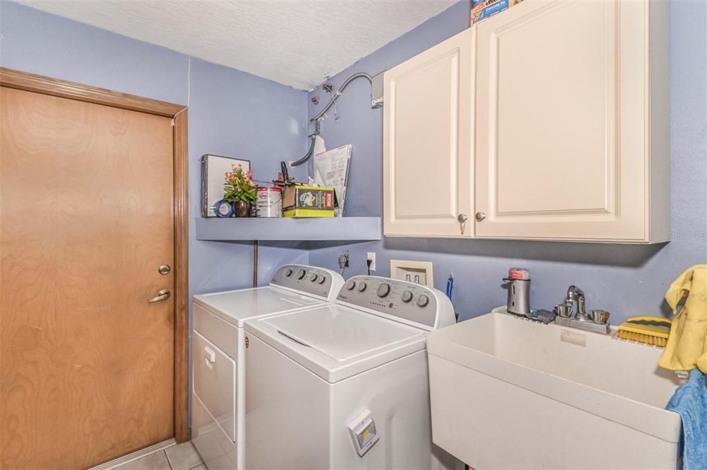 Recently Sold: $360,000 (3 beds, 2 baths, 1680 Square Feet)