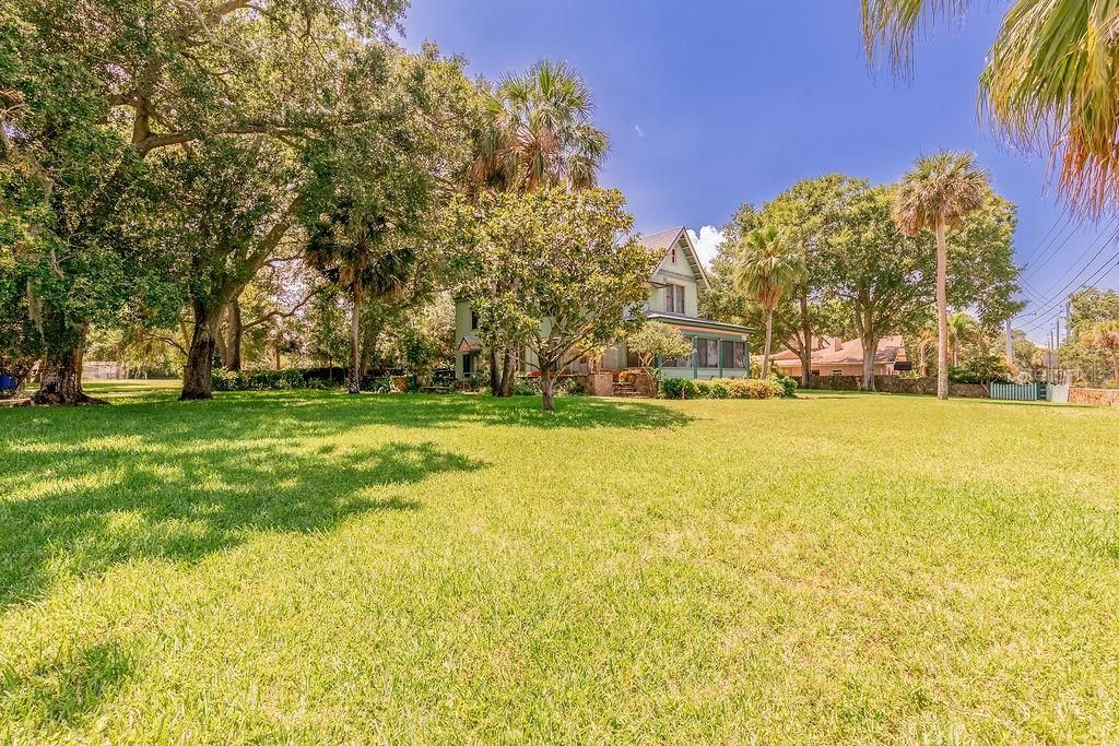 Recently Sold: $1,750,000 (6 beds, 3 baths, 3364 Square Feet)