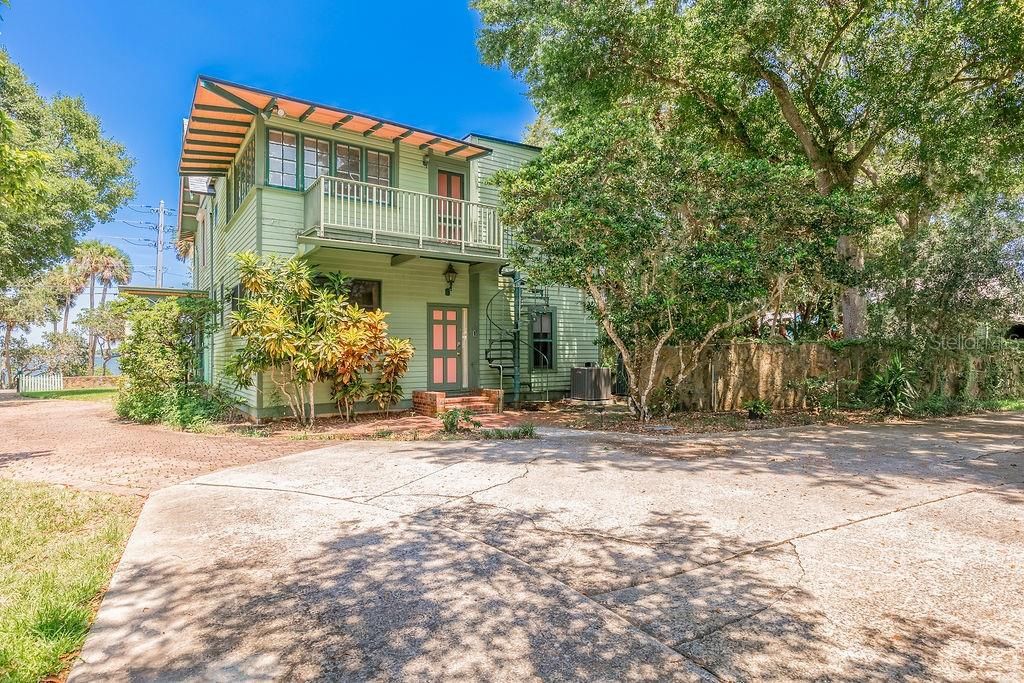 Vendido Recientemente: $1,750,000 (6 camas, 3 baños, 3364 Pies cuadrados)