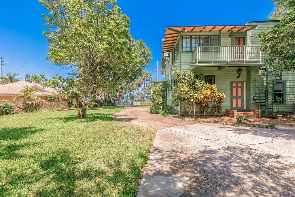 Vendido Recientemente: $1,750,000 (6 camas, 3 baños, 3364 Pies cuadrados)