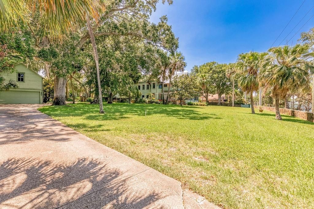 Recently Sold: $1,750,000 (6 beds, 3 baths, 3364 Square Feet)