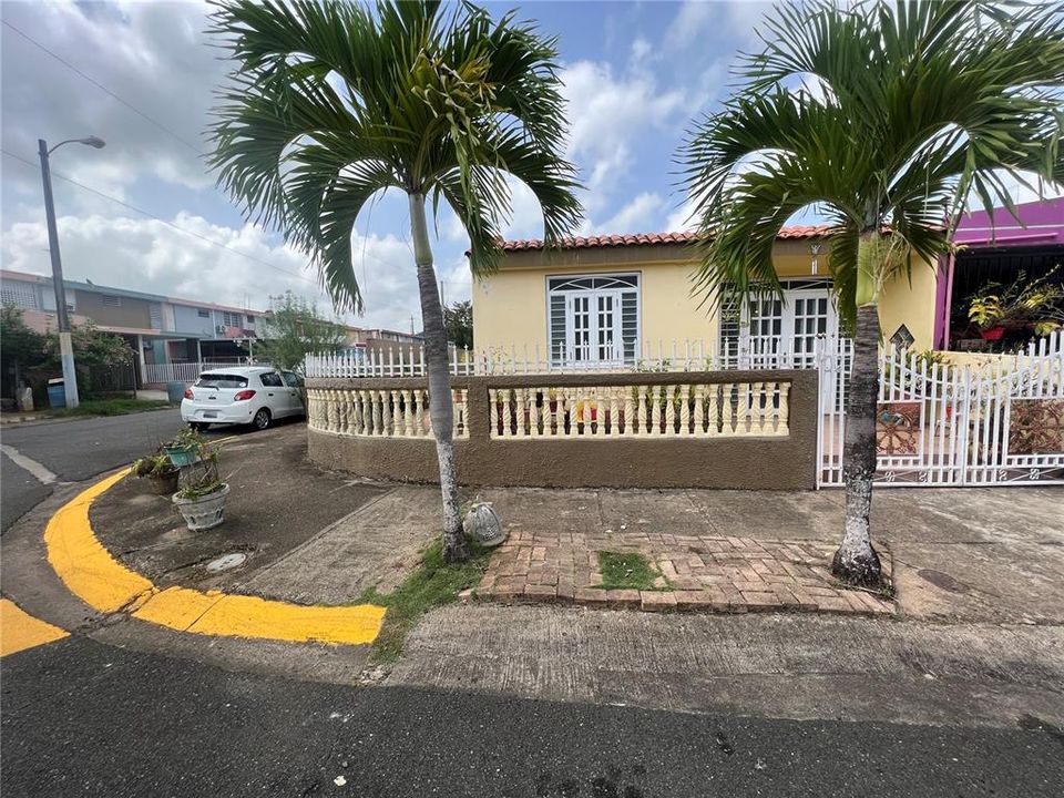 Recently Sold: $96,000 (3 beds, 2 baths, 1100 Square Feet)