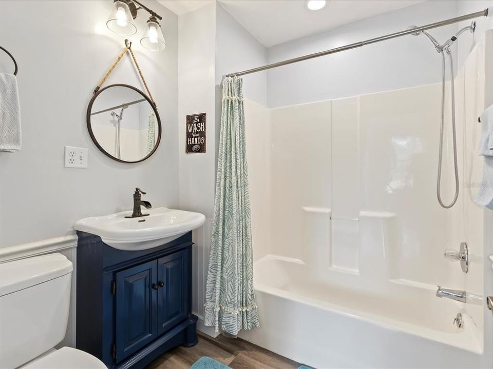 最近售出: $385,000 (3 贝兹, 2 浴室, 1736 平方英尺)