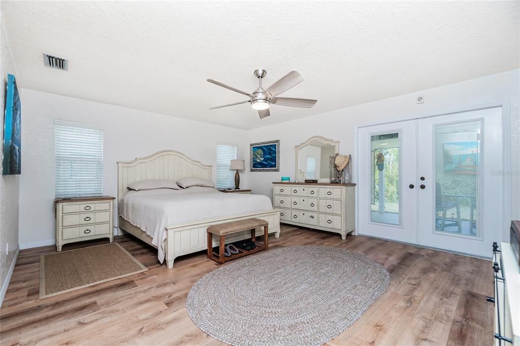 Active With Contract: $499,900 (3 beds, 2 baths, 2426 Square Feet)