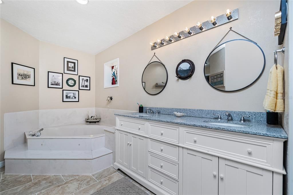 Active With Contract: $499,900 (3 beds, 2 baths, 2426 Square Feet)