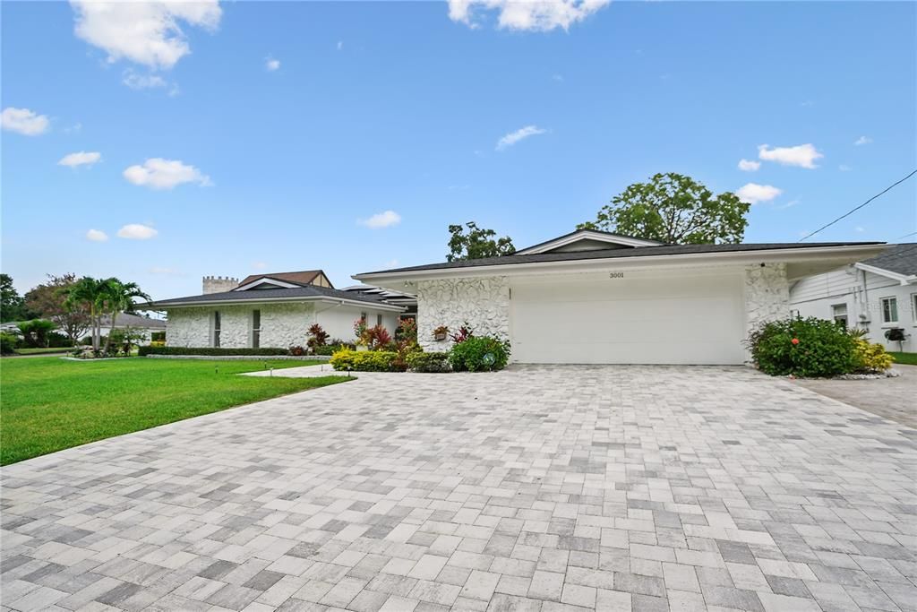 Recently Sold: $1,999,995 (4 beds, 3 baths, 4042 Square Feet)