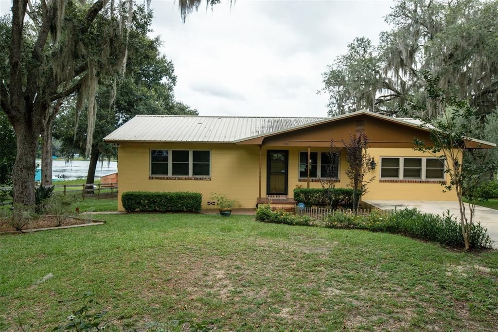 Recently Sold: $370,000 (3 beds, 2 baths, 1576 Square Feet)
