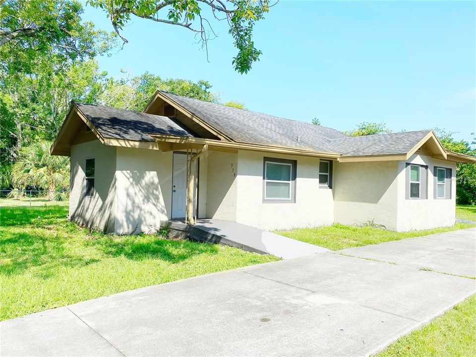 Recently Sold: $240,000 (3 beds, 2 baths, 1462 Square Feet)