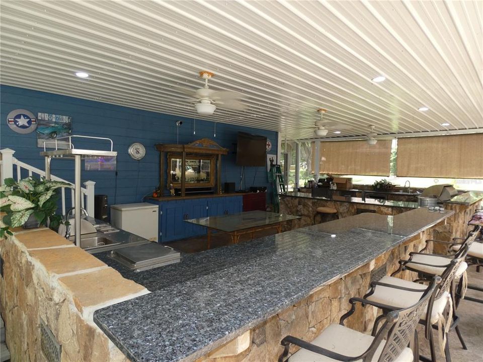 Vendido Recientemente: $850,000 (3 camas, 4 baños, 2760 Pies cuadrados)