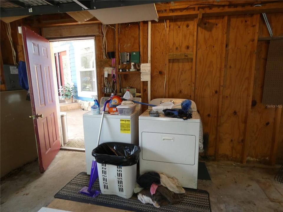 Washer & Dryer in Detached Garage