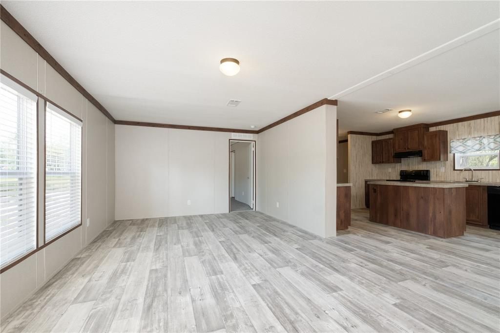 Active With Contract: $215,000 (3 beds, 2 baths, 1456 Square Feet)