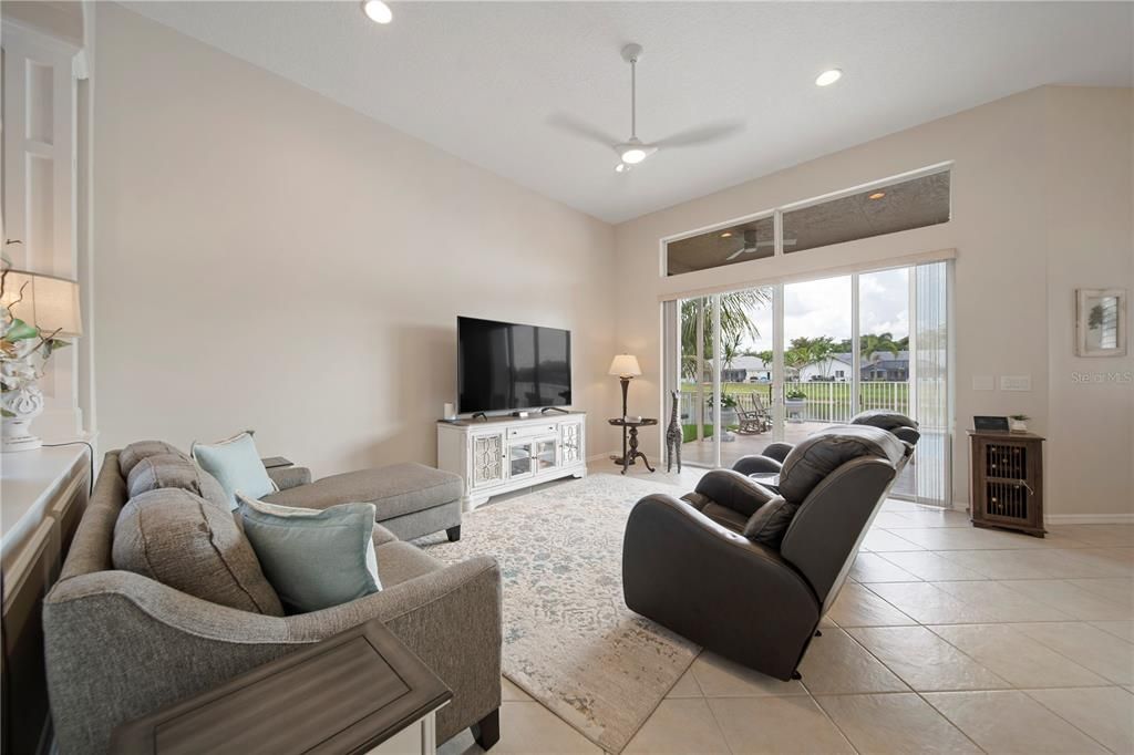 Recently Sold: $825,000 (3 beds, 3 baths, 2525 Square Feet)