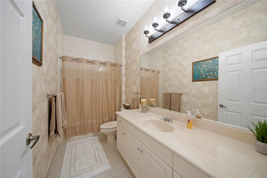 最近售出: $825,000 (3 贝兹, 3 浴室, 2525 平方英尺)