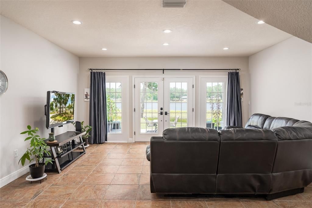 Recently Sold: $825,000 (4 beds, 3 baths, 4466 Square Feet)