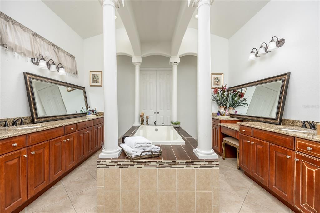 Недавно арендовано: $4,900 (6 спален, 5 ванн, 3861 Квадратных фут)