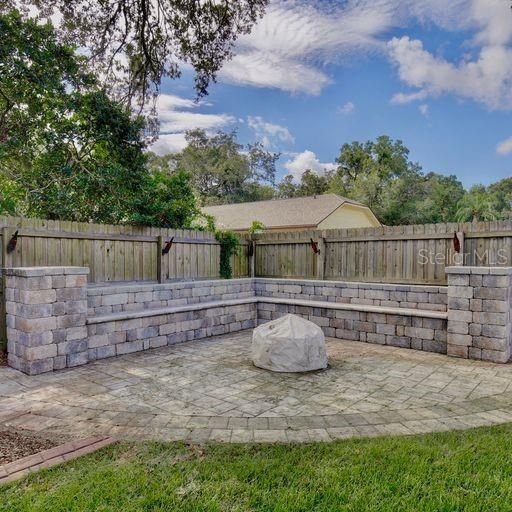 OUTDOOR STONE WALL/BENCH WITH FIREPIT