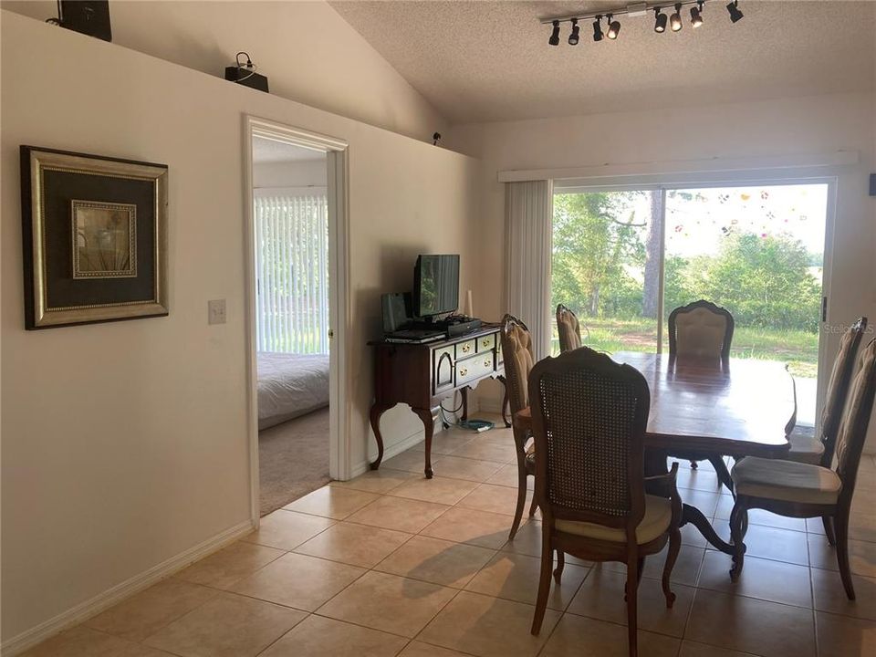 Recently Sold: $369,900 (3 beds, 2 baths, 1318 Square Feet)