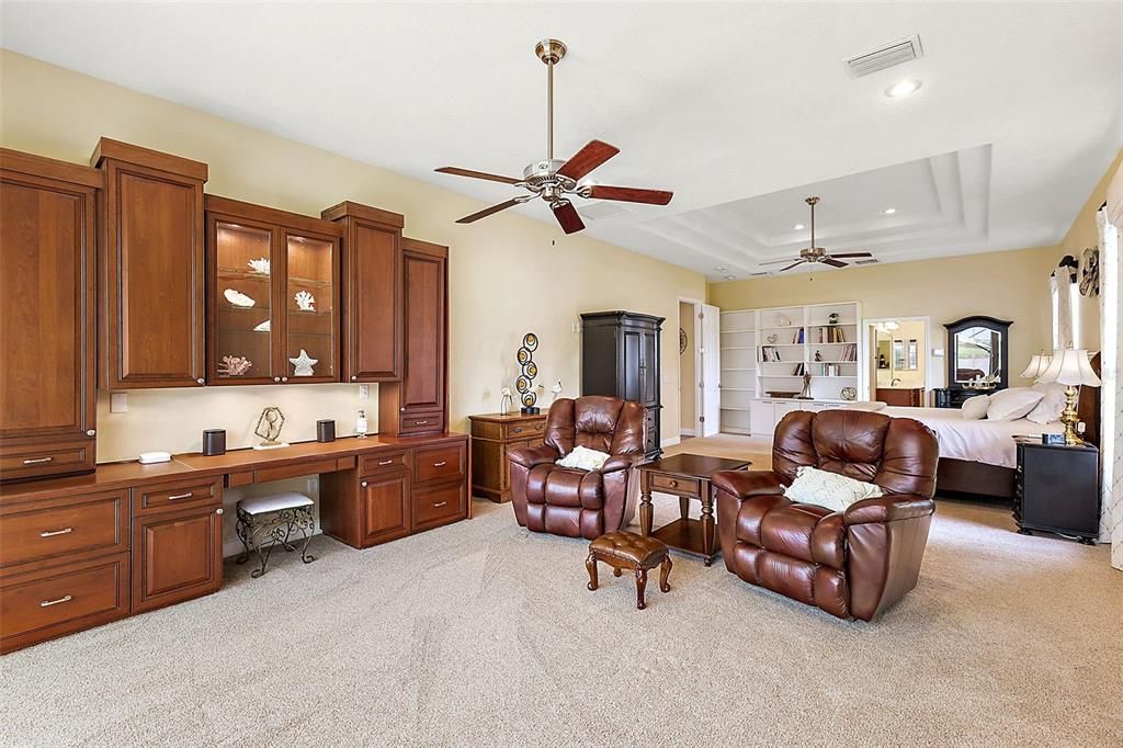 Massive Master bedroom w/sitting area