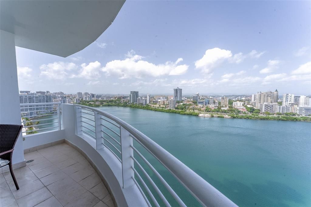 Recently Sold: $2,250,000 (3 beds, 2 baths, 2410 Square Feet)