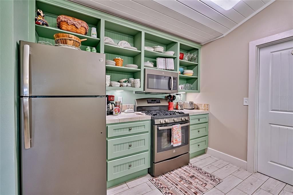 Recently Sold: $325,000 (2 beds, 1 baths, 1080 Square Feet)