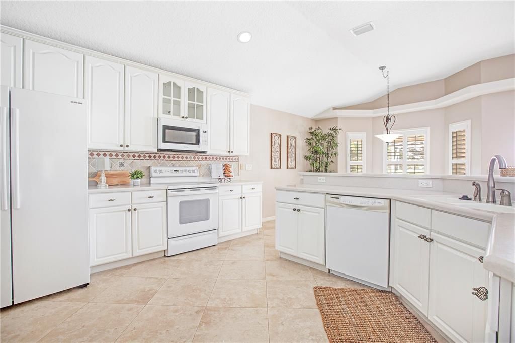 Spotless Amazing Clean Kitchen with Updates