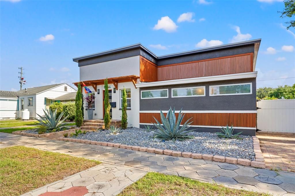 Recently Sold: $699,000 (3 beds, 2 baths, 1743 Square Feet)
