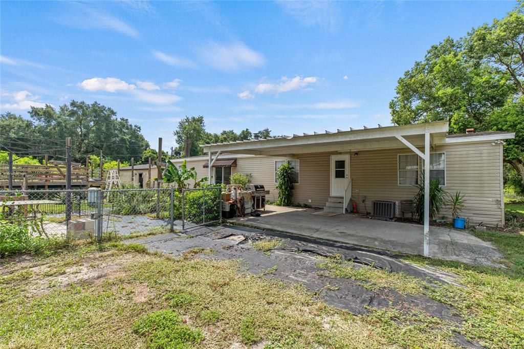 Active With Contract: $325,000 (3 beds, 2 baths, 1836 Square Feet)