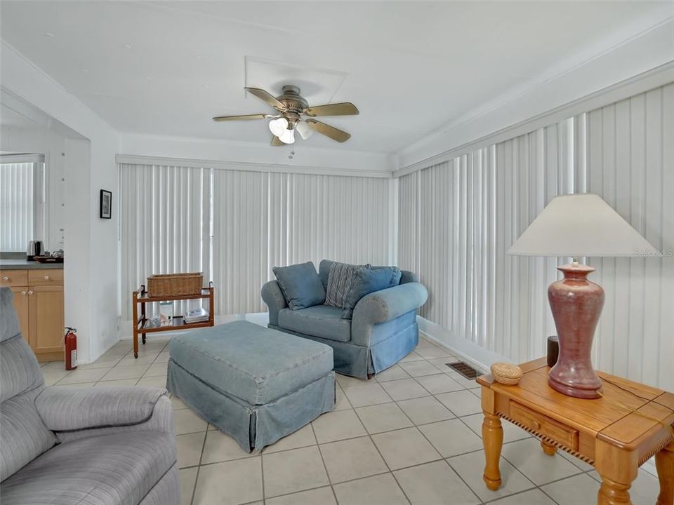 Active With Contract: $136,000 (2 beds, 2 baths, 1152 Square Feet)