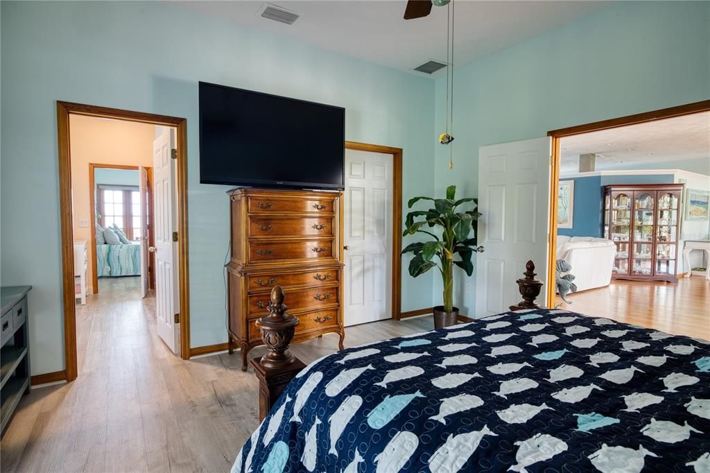 Active With Contract: $2,990,000 (3 beds, 2 baths, 5016 Square Feet)