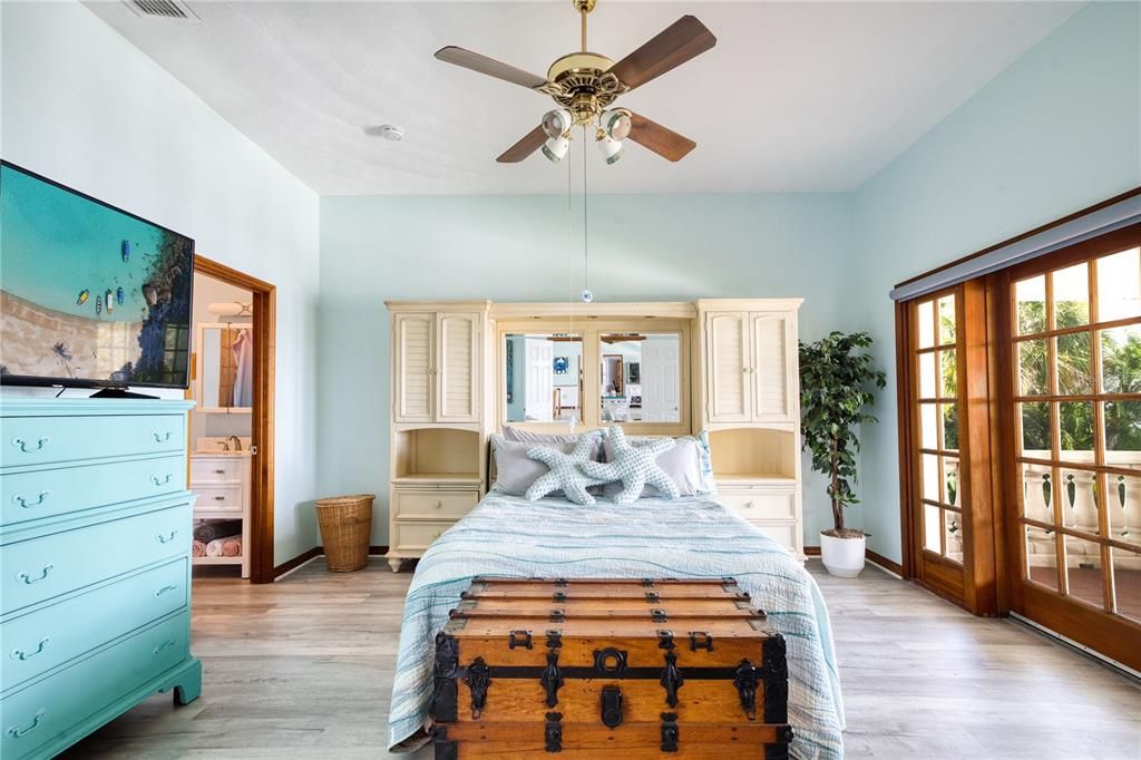 Active With Contract: $2,990,000 (3 beds, 2 baths, 5016 Square Feet)