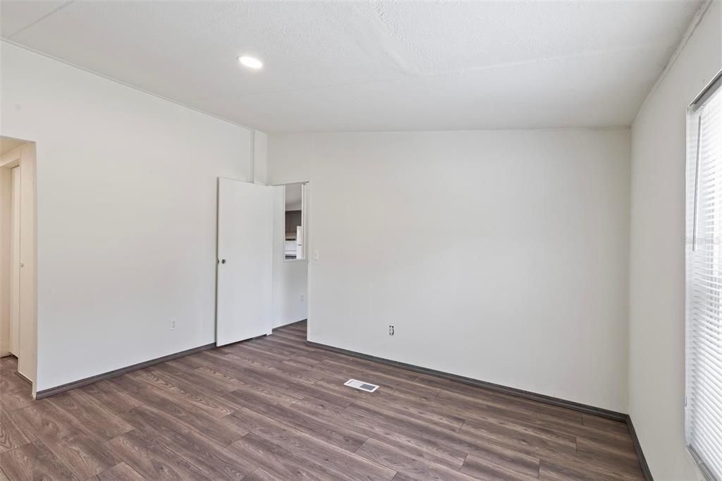 Recently Sold: $139,000 (3 beds, 2 baths, 1080 Square Feet)