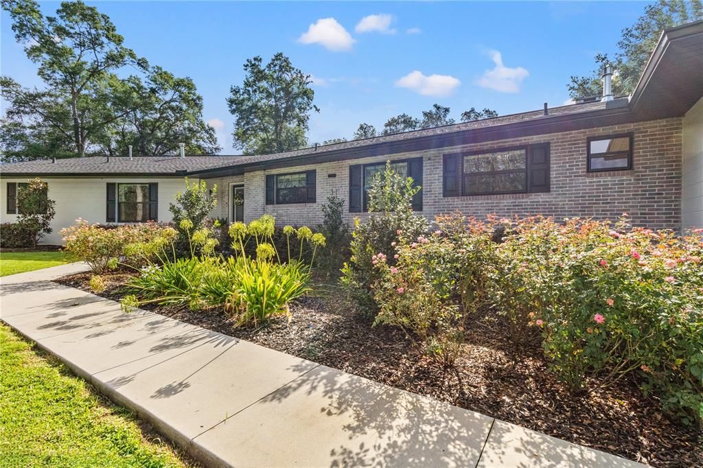 Recently Sold: $979,000 (5 beds, 3 baths, 3275 Square Feet)
