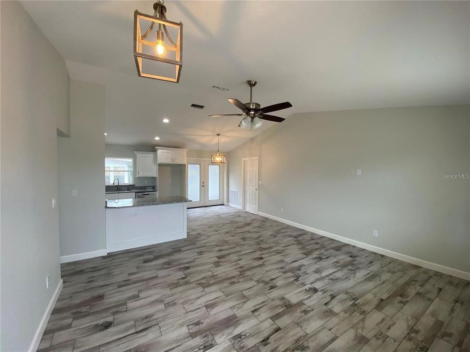 For Sale: $299,900 (3 beds, 2 baths, 1323 Square Feet)