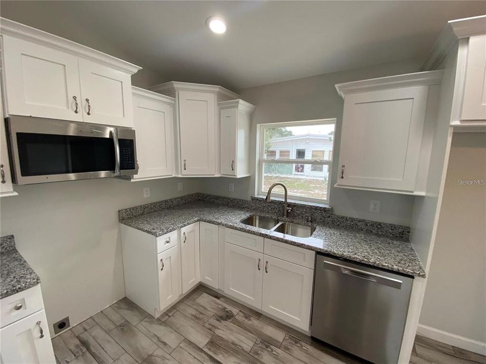 For Sale: $299,900 (3 beds, 2 baths, 1323 Square Feet)