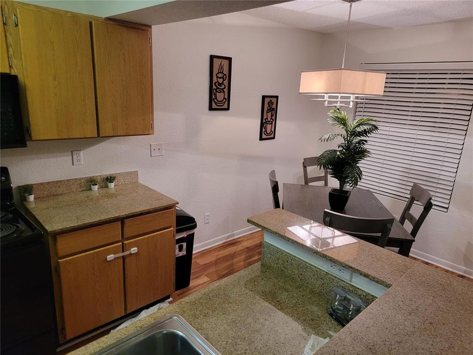 Recently Rented: $2,400 (1 beds, 1 baths, 754 Square Feet)