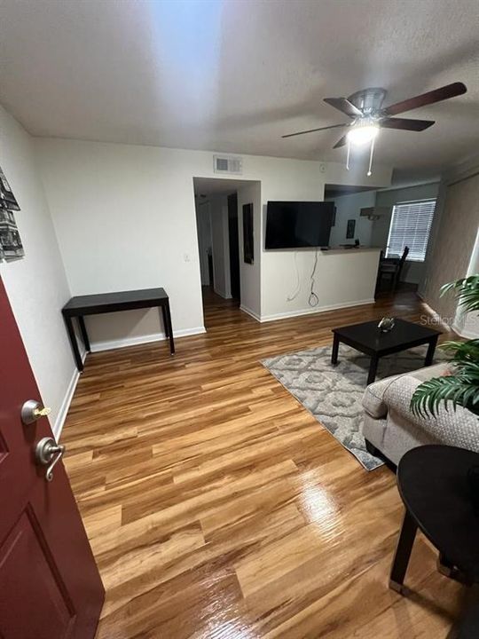 Recently Rented: $2,400 (1 beds, 1 baths, 754 Square Feet)