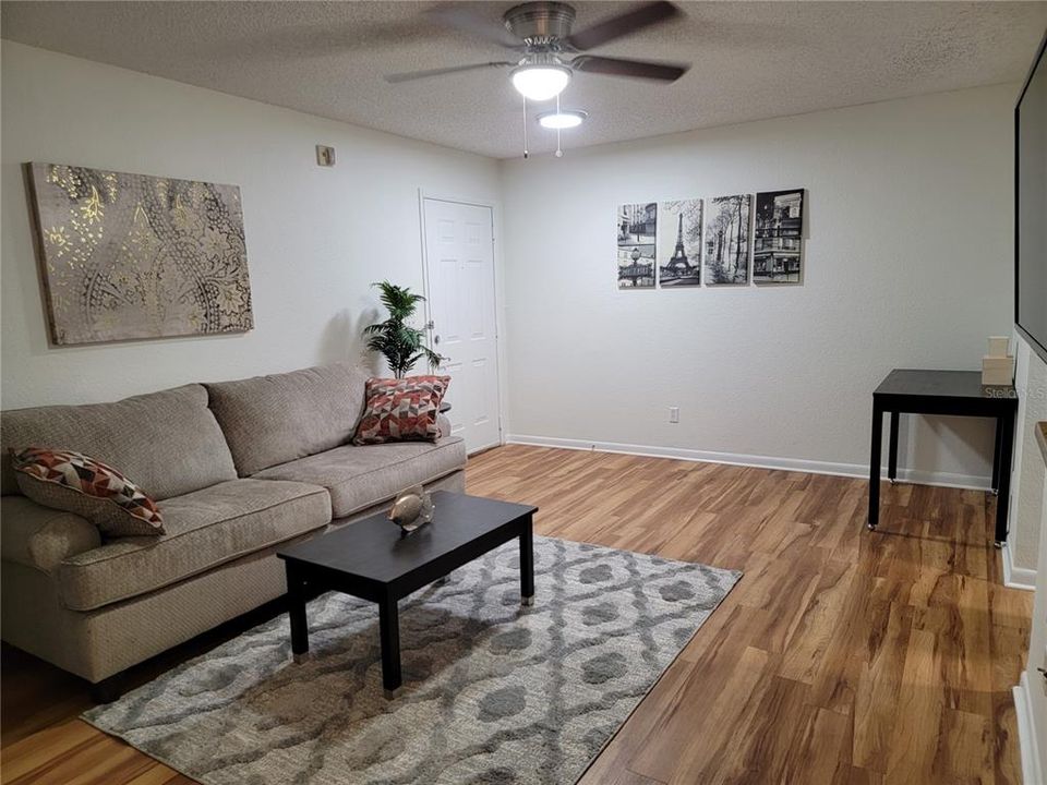 Recently Rented: $2,400 (1 beds, 1 baths, 754 Square Feet)