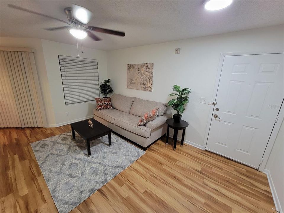 Recently Rented: $2,400 (1 beds, 1 baths, 754 Square Feet)