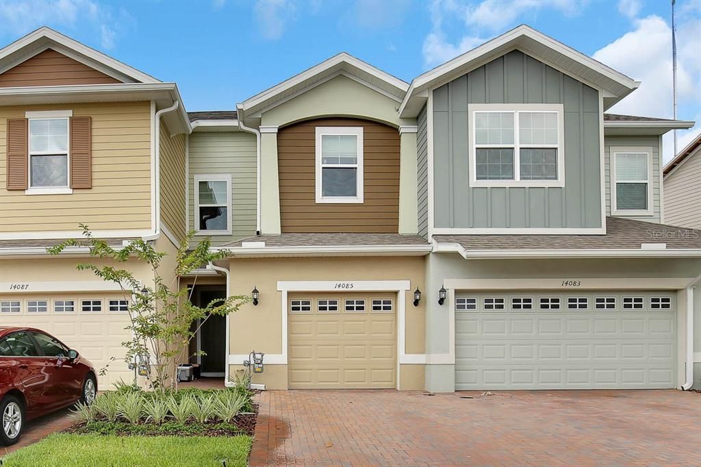 Recently Rented: $2,325 (3 beds, 2 baths, 1572 Square Feet)