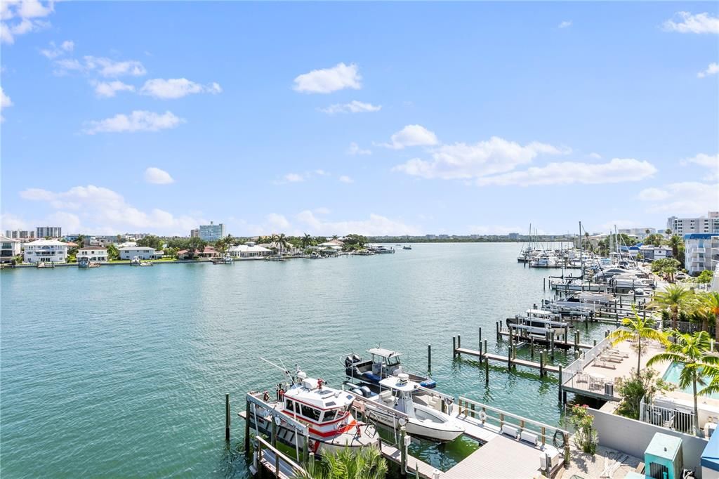 Recently Sold: $950,000 (3 beds, 2 baths, 1830 Square Feet)