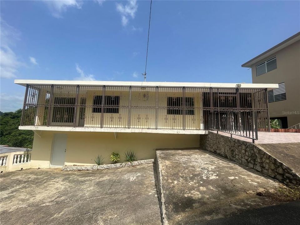 Recently Sold: $122,000 (4 beds, 2 baths, 956 Square Feet)