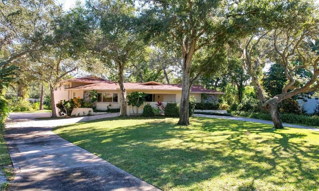 Recently Sold: $1,075,000 (4 beds, 3 baths, 2247 Square Feet)