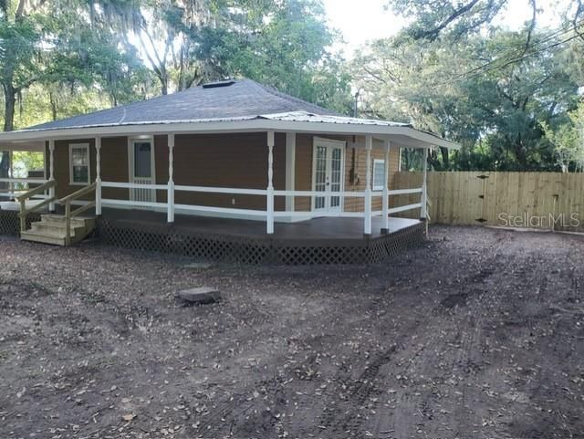 Recently Sold: $229,900 (3 beds, 1 baths, 949 Square Feet)